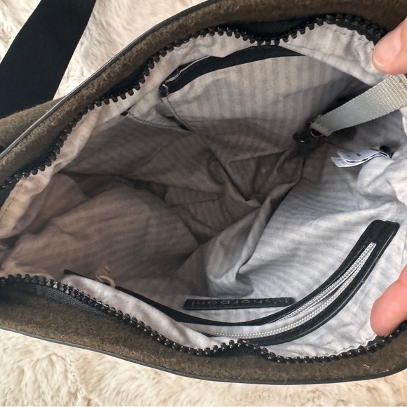 Sherpani Brown Felted Shoulder Bag Adjustable Strap Tassel Accent Small - Picture 8 of 13